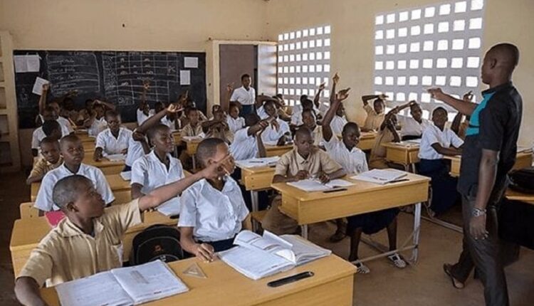 une école privée recrute des enseignants