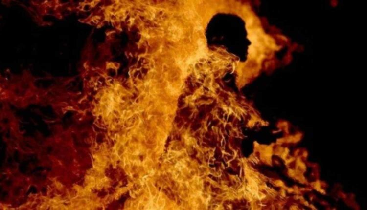 Un homme se donne la mort par le feu @ Toumaï Web Médias