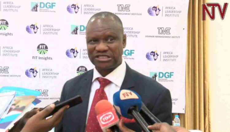 le ministre des Transports, Musa Ecweru Ouganda.jpg