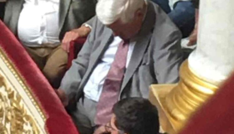 ce célèbre homme politique dort en plein discours d'Elisabeth Borne à l’Assemblée