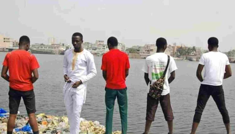 arrêtées pour avoir uriné dans la rue