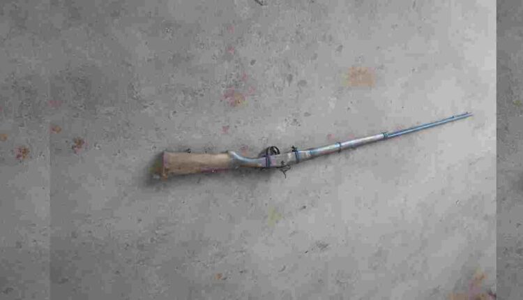 il tue froidement son propre frère avec une arme artisanal