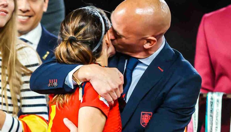 Espagnole Luis Rubiales affaire Baiser forcé