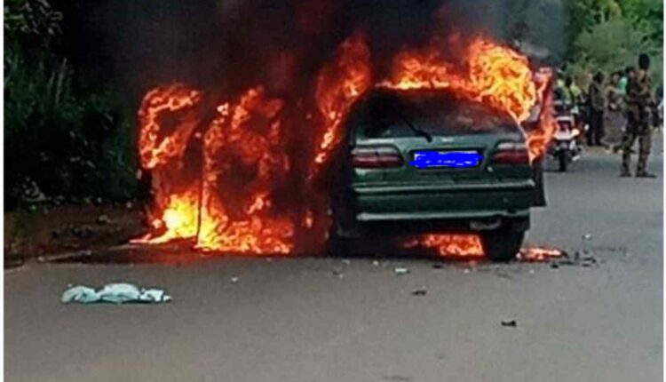 une voiture prend feu en pleine circulation