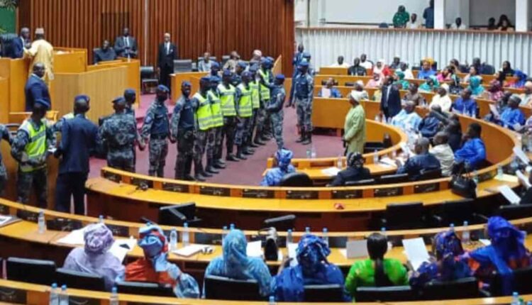 Sénégal: les députés adoptent une nouvelle date pour l’élection présidentielle de février 2024 au Sénégal